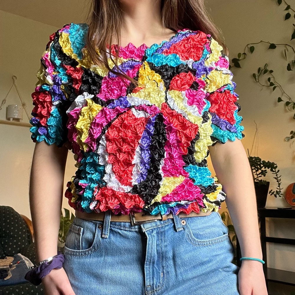 Funky Ruffled Popcorn Top - Picture 2 of 6